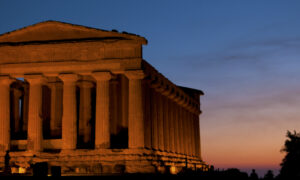 Valle_dei_Templi,_Agrigento,_Sicily